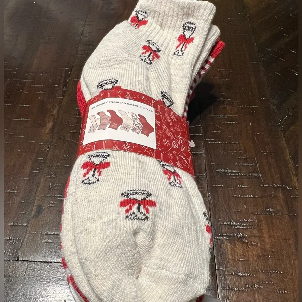 Rae Dunn Women’s Red Christmas Cushioned Quarter Length Socks 6 pairs